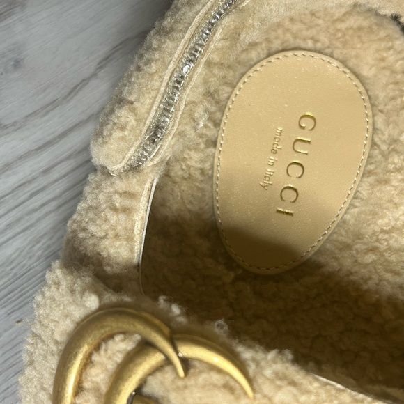 Gucci shearling sandals - Picture 8 of 10